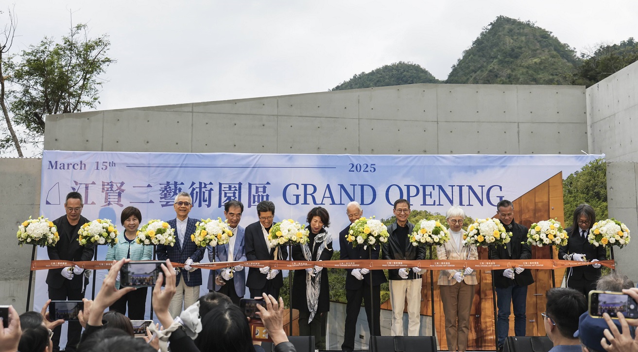 Sponsoring the Establishment of Paul Chiang Art Center